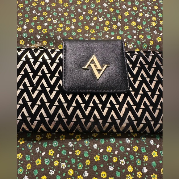 Adrienne Vittadini, NWT Wallet, Mettalic - Picture 3 of 15